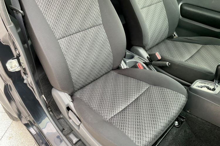 Used Suzuki Jimny 2015 1.3 AT JLX Right Front Seat