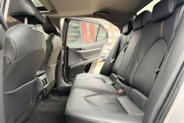 Used Toyota Camry 2021 2.0G Luxury Edition
