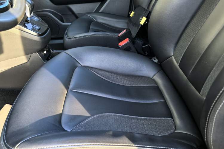 Used ORA iQ 2018 Smart Connectivity Model