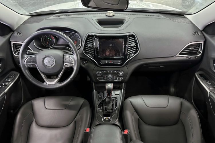 Used Jeep Cherokee 2019 2.0T Two-Wheel Drive Smart Enjoyment Version China VI
