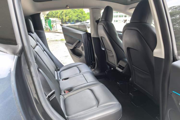 Used Tesla Model Y 2024 Rear-Wheel-Drive Version Interior 4