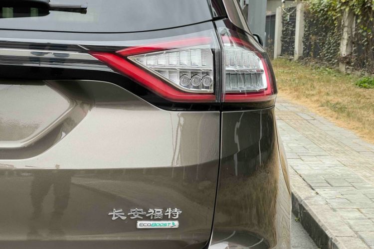 Used Ford Edge 2015 2.0T GTDi Two-Wheel-Drive High-Line Version