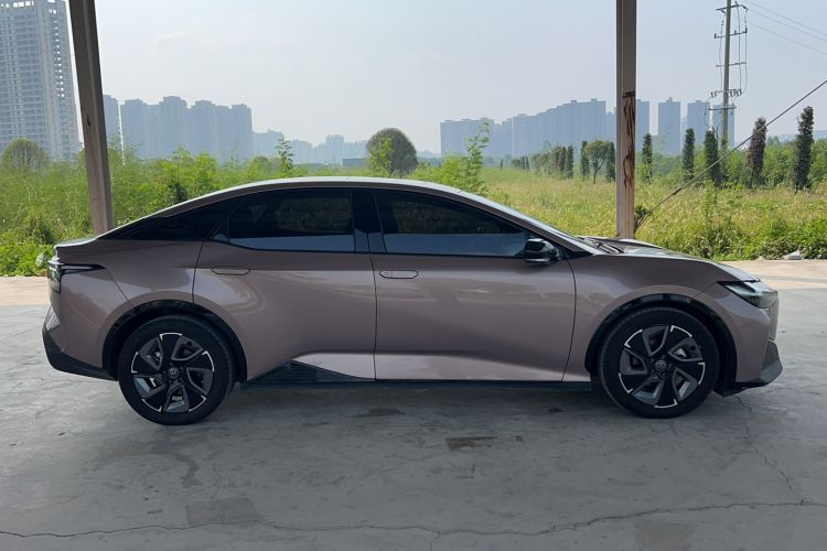 Used Toyota bZ3 2023 616 km Long-Range Premium
