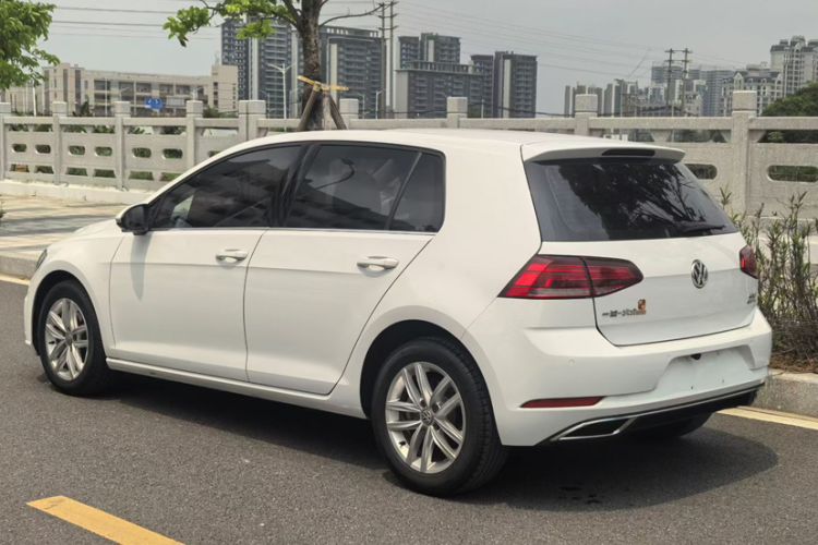 Used Volkswagen Golf 2018 230TSI Automatic Comfort Model Exterior 3