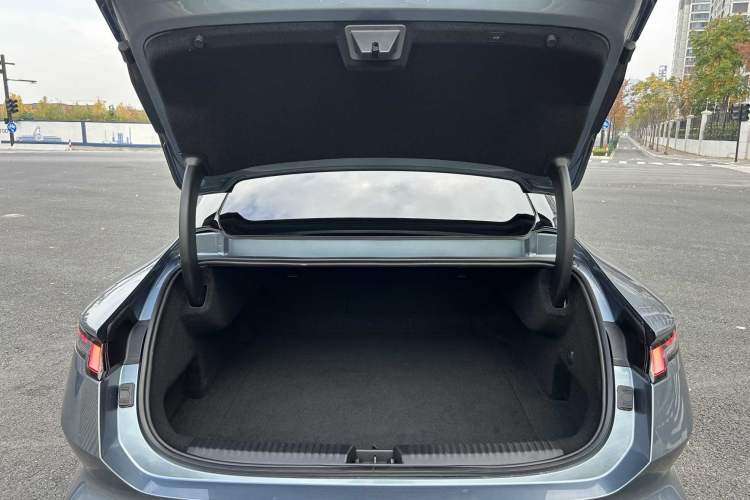 Used Lynk & Co Z10 2025 95 kWh 702 km All-Wheel Drive Intelligent Driving Ultra
