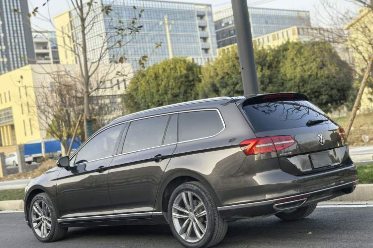 Used Volkswagen Variant 2017 380TSI Two-Wheel Drive Comfort Edition
