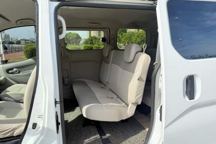 Used Nissan NV200 2016 Revised Version 1.6L CVT Luxury Edition
