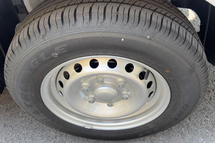 Used Wuling Yangguang 2024 300KM Comfort Version Passenger Van 75kW
