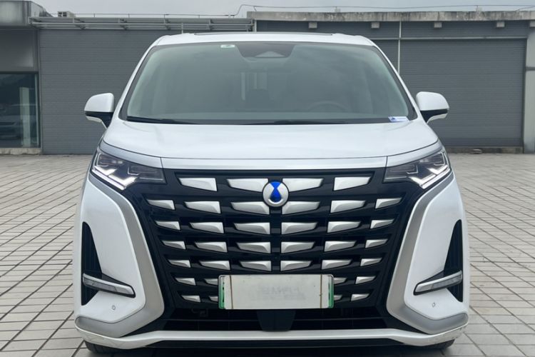 Used Denza D9 2022 DM-i 1040 Prestige Model