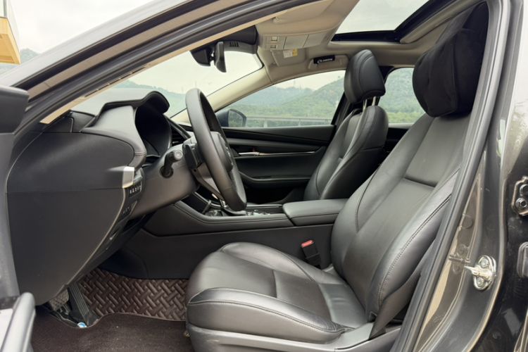 Used Mazda 3 Axela 2021 2.0L Automatic ZhiZun Edition
