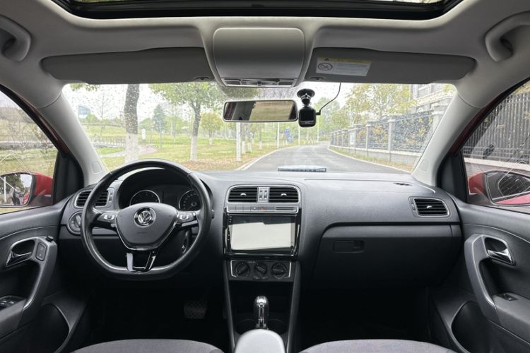 Used Volkswagen Polo 2016 1.6L Automatic Comfort Model Interior 3