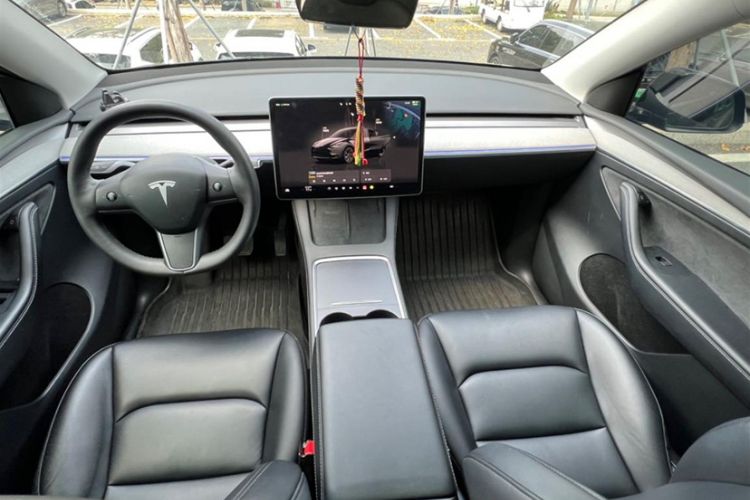 Used Tesla Model Y 2023 Rear-Wheel-Drive Version Interior 4