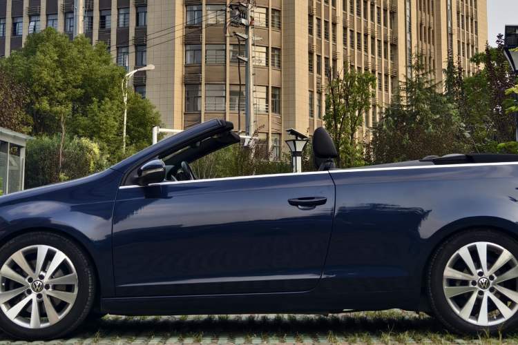 Used Volkswagen Golf 2012 1.4TSI Luxury Convertible Edition
