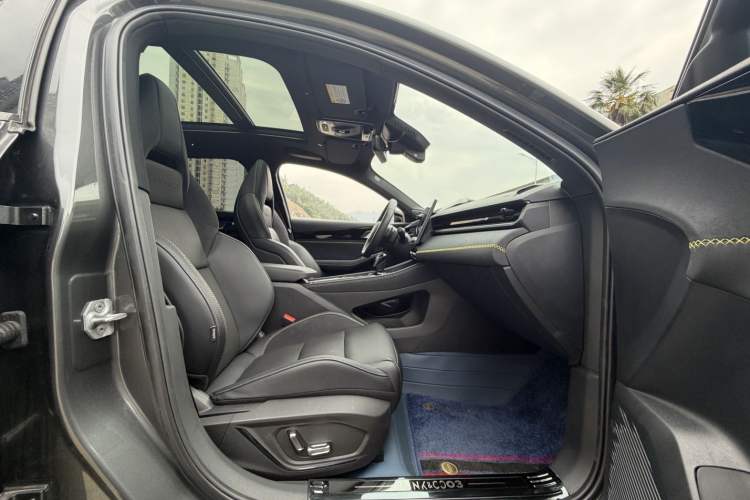 Used Lynk & Co 03 2023 2.0TD DCT JingPro Interior 9