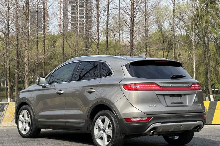 Used Lincoln MKC 2017 2.0T Two-Wheel Drive Deluxe Edition
