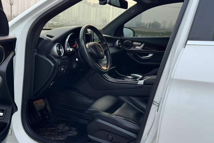 Used Mercedes-Benz GLC 2017 GLC 260 4MATIC Luxury Model