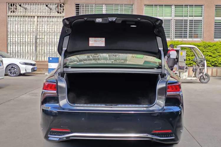 Used Lexus LS 2018 500h Excellence Edition China VI standard