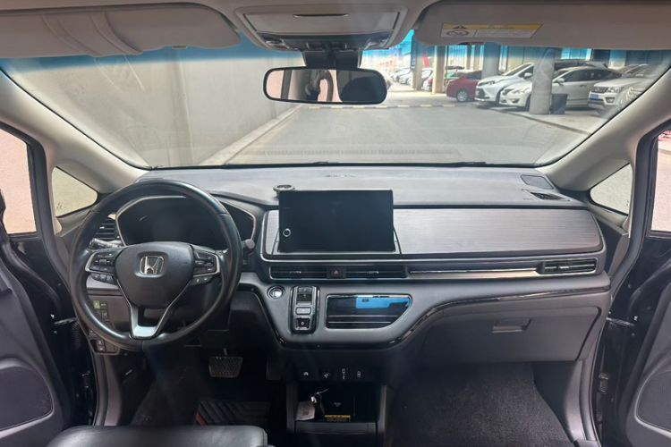 Used Honda Elysion 2022 2.0L eHEV Luxury Edition Interior 3