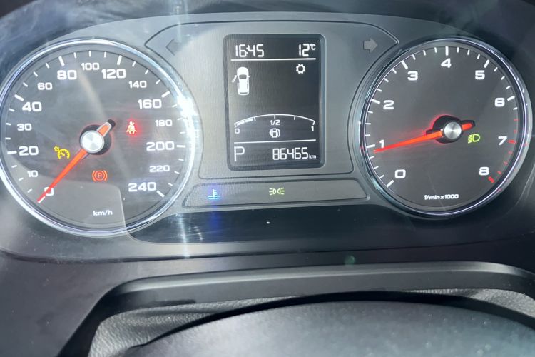 Used Roewe RX5 2016 20T Two-Wheel Drive Automatic Internet Smart Edition
