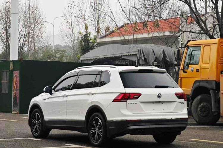 Used Volkswagen Tiguan L 2017 330TSI Automatic Two-Wheel Drive Luxury Edition
