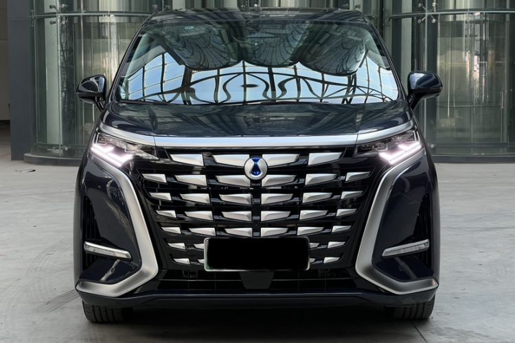 Used Denza D9 2022 DM-i 1040 Prestige Model