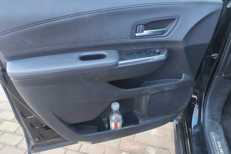 Used Toyota Sienna 2024 2.5L Hybrid Luxury Edition