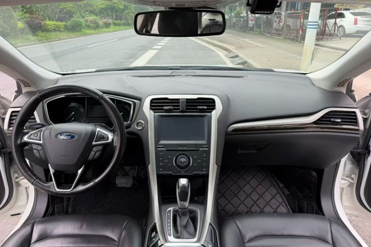 Used Ford Mondeo 2013 2.0L GTDi 200 Fashion Edition Interior 5