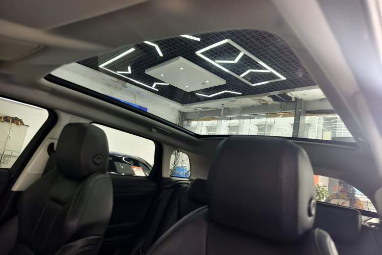 Used Land Rover Range Evoque 2017 2.0T SE Smart Glow Edition
