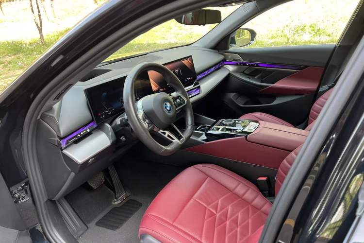 Used BMW i5 2025 eDrive 40L M Sport Package Interior 1