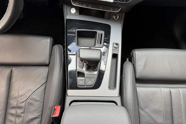 Used Audi Q5L 2022 40T Fashionable and Dynamic Model
