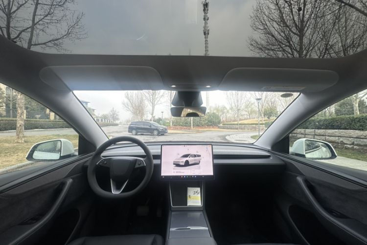 Used Tesla Model Y 2025 Long-Range All-Wheel-Drive Version