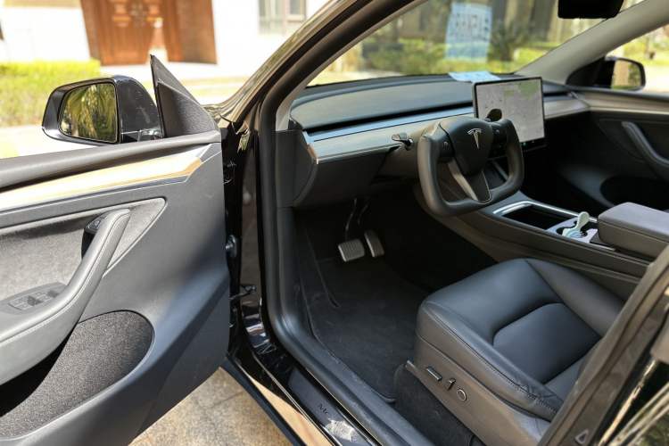 Used Tesla Model Y 2021 Standard Range Rear-Wheel Drive Version