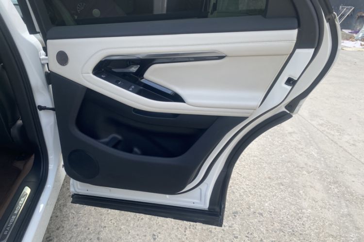 Used Land Rover Range Evoque 2022 Range Rover L 249 PS R-Dynamic HSE Luxury Edition Interior 4