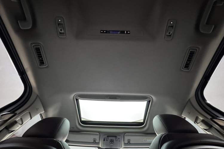 Used Toyota SIENNA 2023 2.5L Hybrid Comfort Edition Interior 6