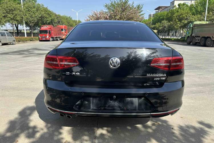 Used Volkswagen Magotan 2017 330TSI DSG Leading Model Exterior 4