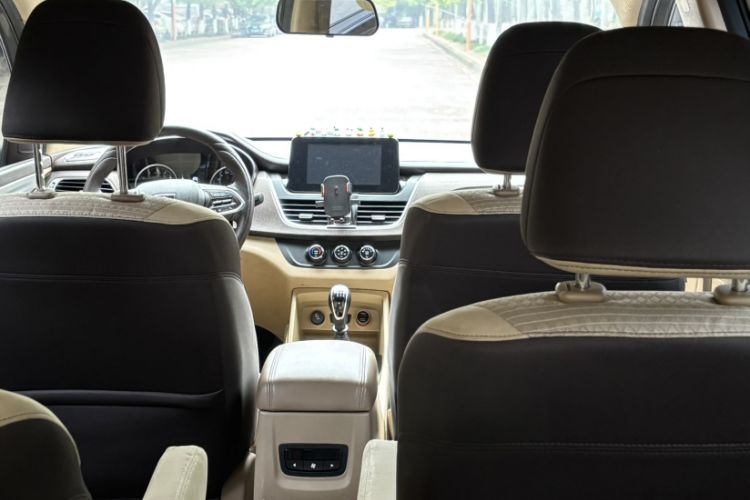 Used Baojun 730 2017 1.5T Manual Fashion Version 7 Seats China V Emission Standard
