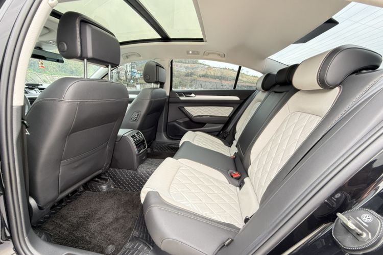 Used Volkswagen Magotan 2023 2 Million Units Commemorative Edition 330TSI DSG Luxury Version Interior 4