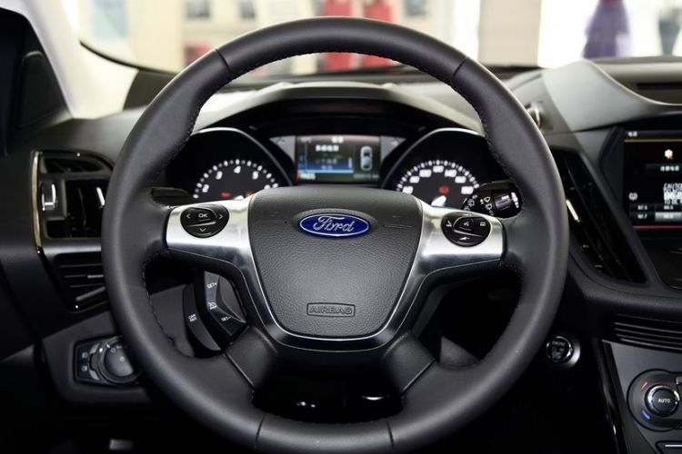 Used Ford Kuga 2015 2.0L GTDi Four-Wheel-Drive Sport Model