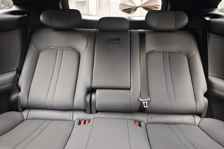 Used Xiaomi Auto YU7 2025 Ultra-Long Range Rear-Wheel Drive Version Interior 9