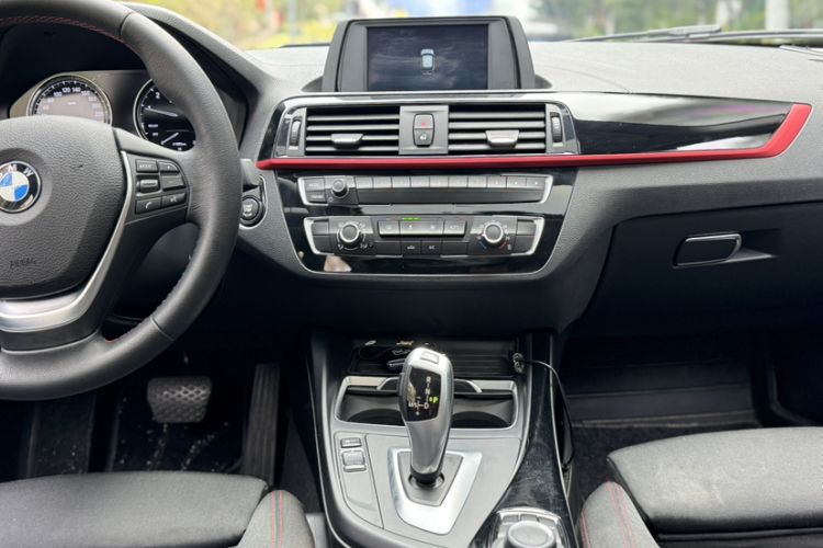 Used BMW 1 Series 2018 118i Sport Design Package Audio And AC Panel