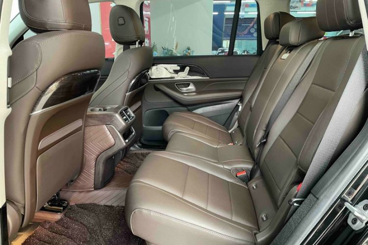 Used Mercedes-Benz GLS 2023 Second Facelift GLS 450 4MATIC Stylish Version Interior 3