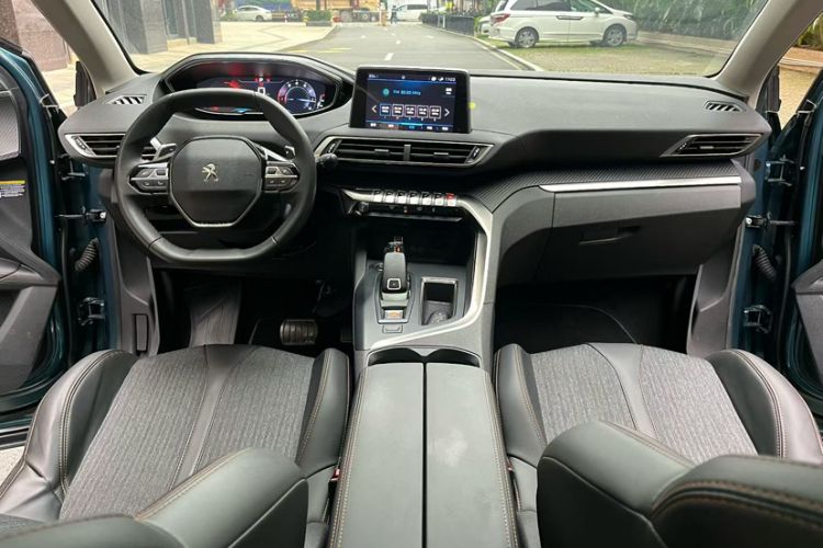 Used Peugeot 5008 2019 Revised 360THP 7-Seater Flagship Edition Interior 4