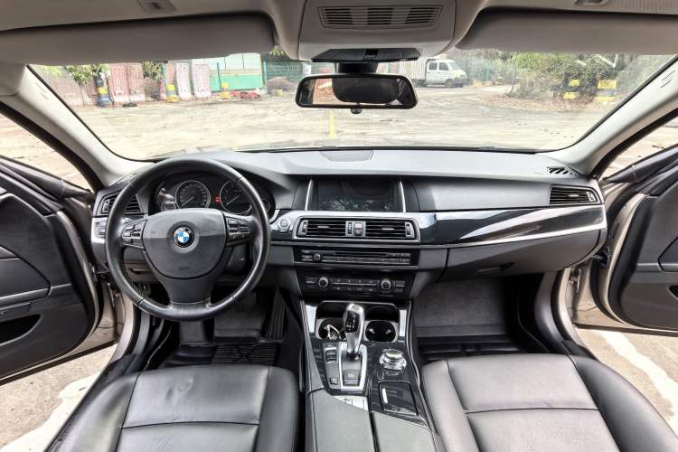 Used BMW 5 Series 2014 520Li Elegant Model
