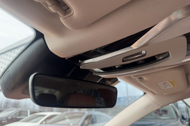 Used Hongqi H9 2025 Model Facelifted 2.0T Two-Wheel Drive Flag-Style Luxury Business Edition, 5 Seats Interior 2