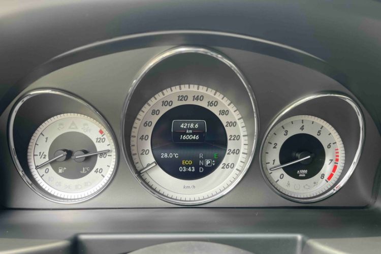 Used Mercedes-Benz GLK-Class 2014 GLK 200 Standard Model Odometer Close Up