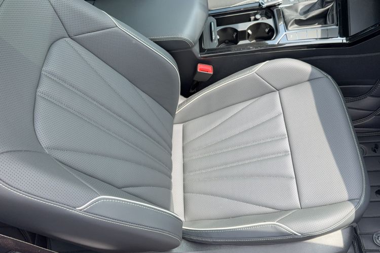 Used Volkswagen Passat 2024 380TSI Dragon Edition Right Front Seat