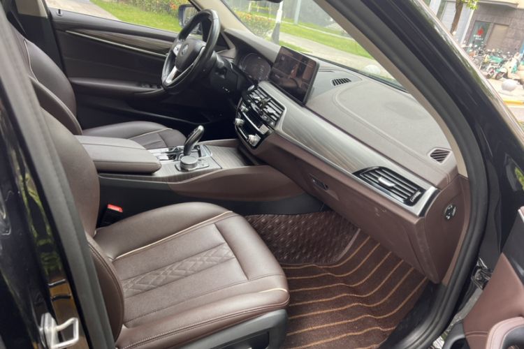 Used BMW 5 Series New Energy 2022 535Le Luxury Package Right Front Seat