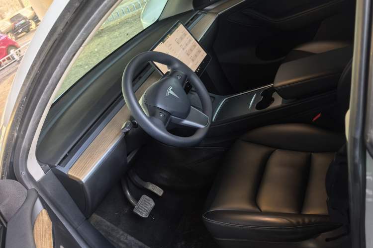 Used Tesla Model Y 2022 Long-Range All-Wheel-Drive Version
