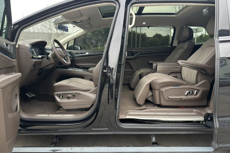 Used Volkswagen Viloran 2024 380TSI Premium Edition Interior 9