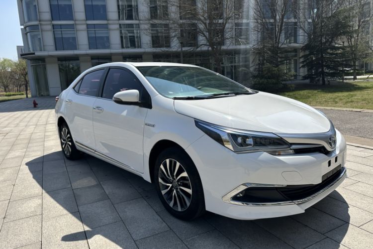 Used Toyota Corolla 2016 Dual-Engine 1.8L E-CVT Luxury Edition Exterior 2